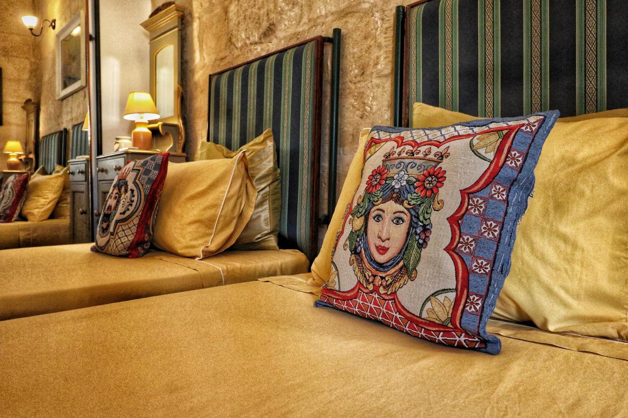 The Knight - Heritage & Art Home At Birgu Square Екстериор снимка