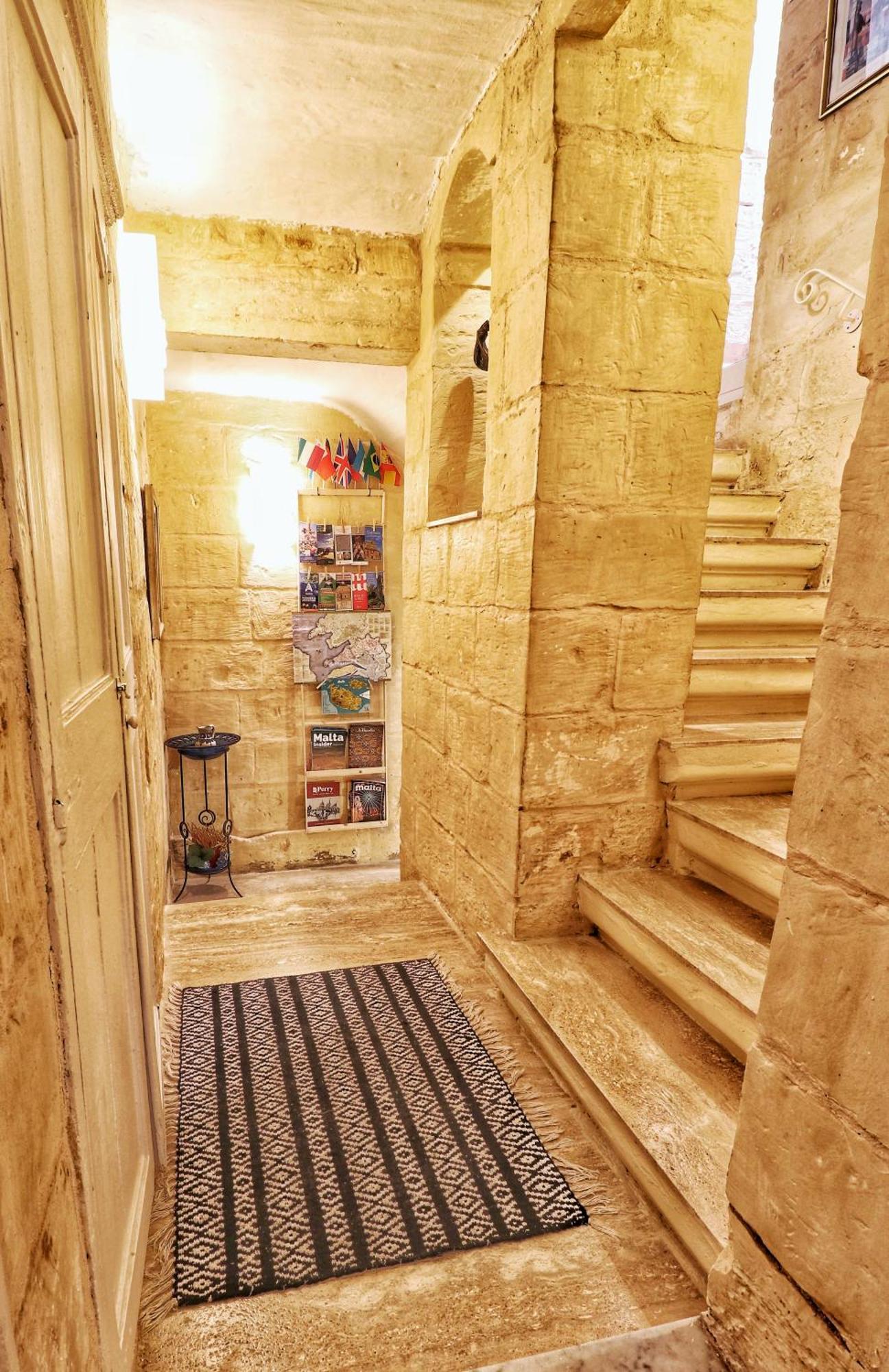 The Knight - Heritage & Art Home At Birgu Square Екстериор снимка