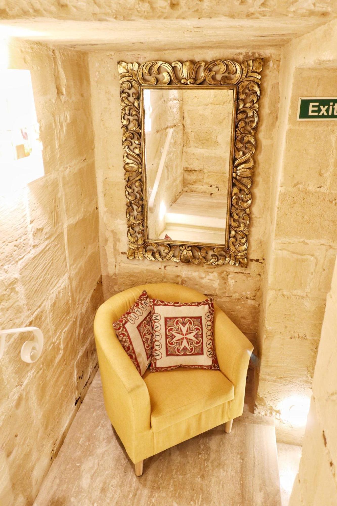 The Knight - Heritage & Art Home At Birgu Square Екстериор снимка