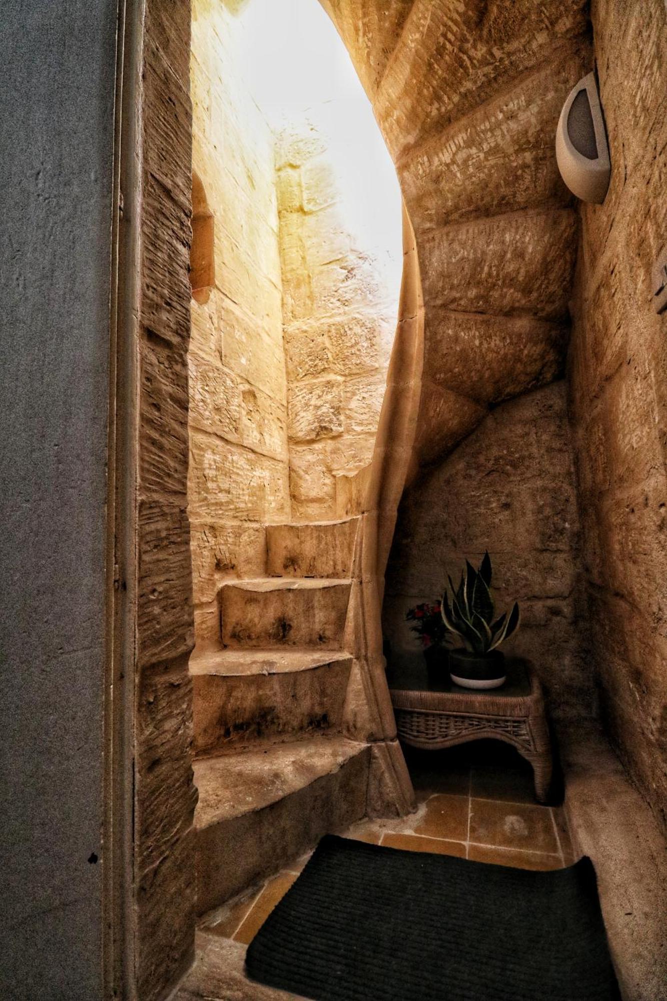 The Knight - Heritage & Art Home At Birgu Square Екстериор снимка
