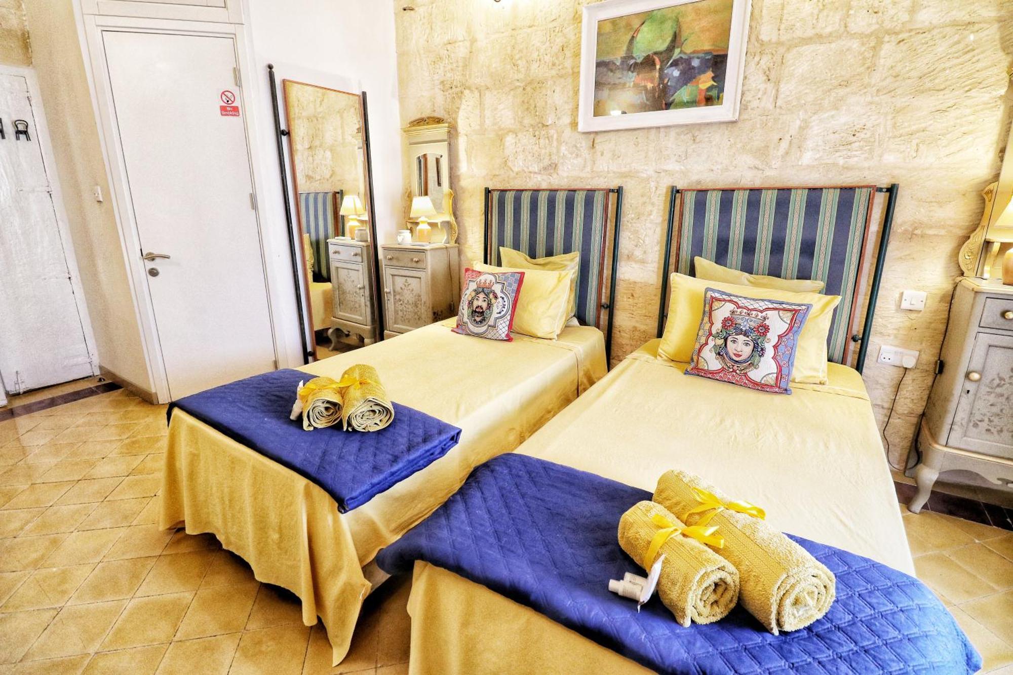 The Knight - Heritage & Art Home At Birgu Square Екстериор снимка