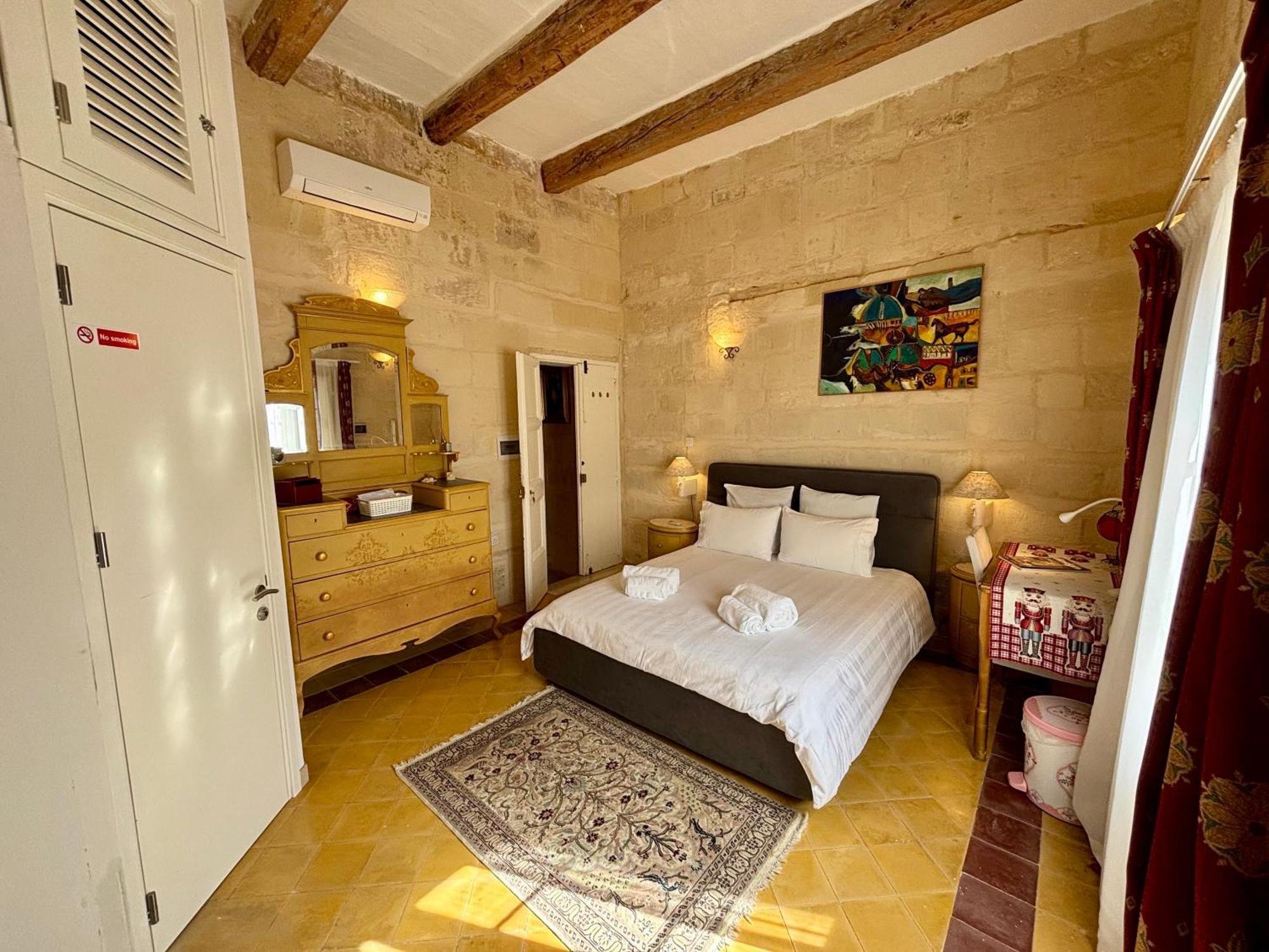 The Knight - Heritage & Art Home At Birgu Square Екстериор снимка
