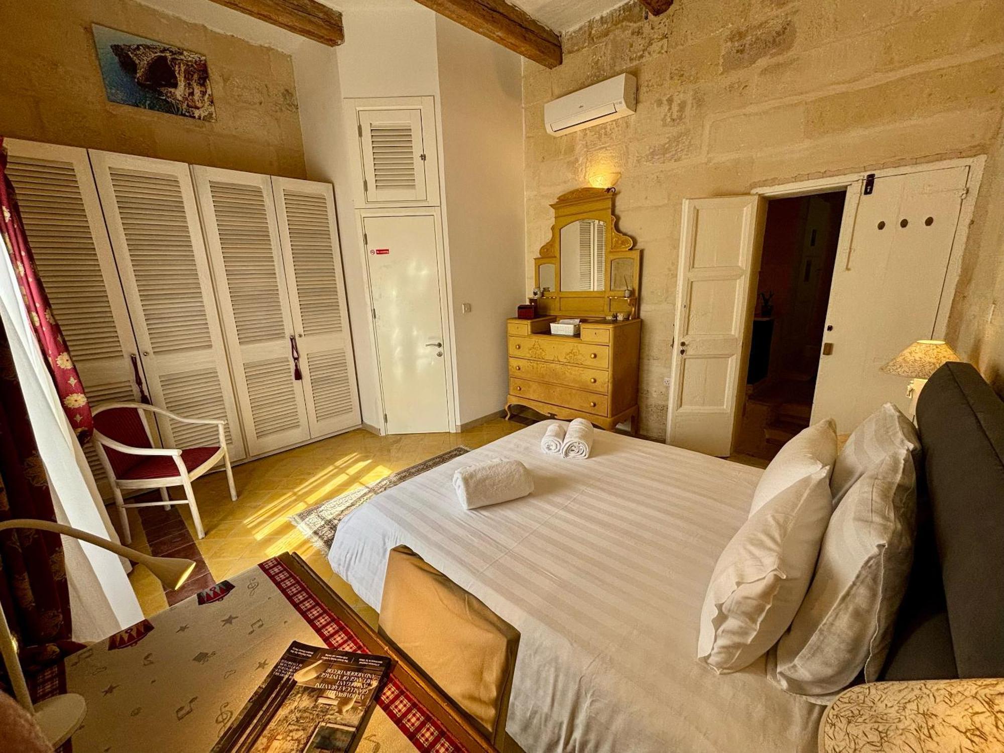 The Knight - Heritage & Art Home At Birgu Square Екстериор снимка